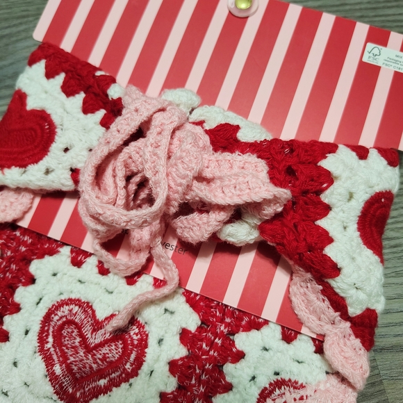 Piper K HEART VALENTINE Crochet Head Band Scarf Triangle Bandana 🤍🩷❤️ - Picture 8 of 8